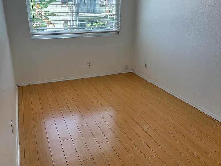 1111 Sunvue Pl #8 — Photo 3