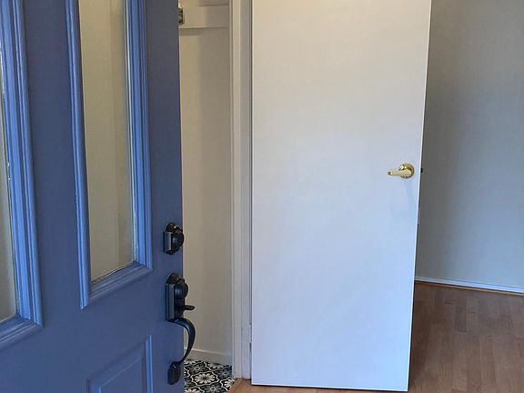 3rd image of 723 Barkley Dr