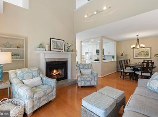 10042 Oakton Terrace Rd #10042, Oakton, VA 22124