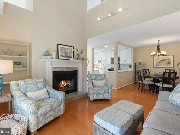 10042 Oakton Terrace Rd #10042, Oakton, VA 22124