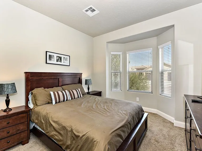 262 E Munich Dr — Photo 8