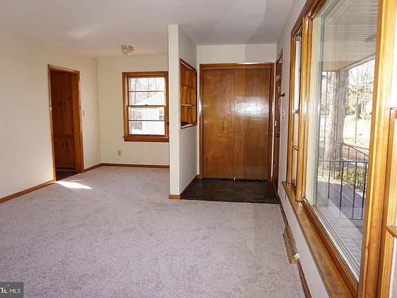 4th image of 19 Tazewell St