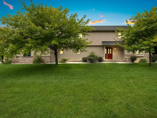 1657 Hickory Hollow Ln, Menasha, WI 54952