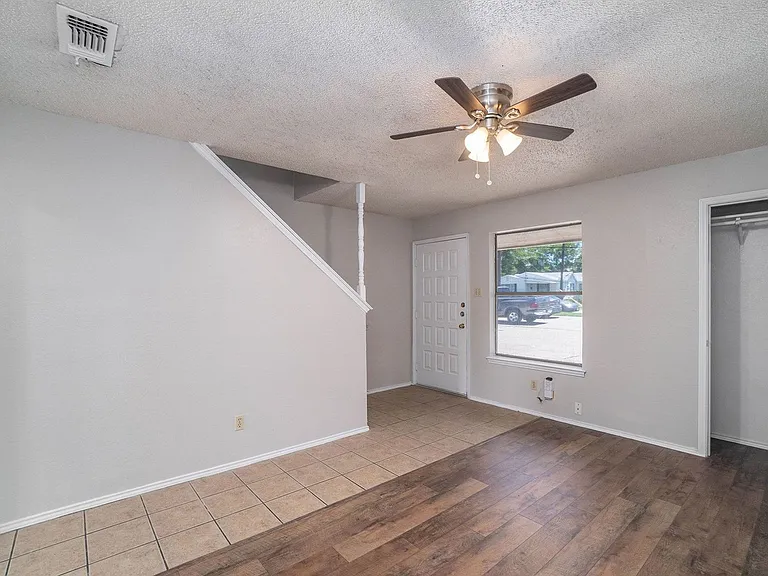 3301 Aurora St #B — Photo 2