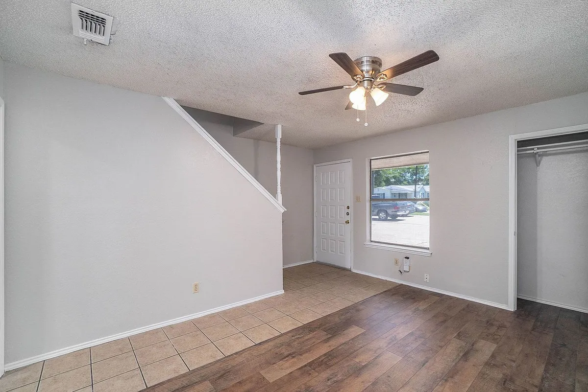 Building Photo - 3301 Aurora St #B