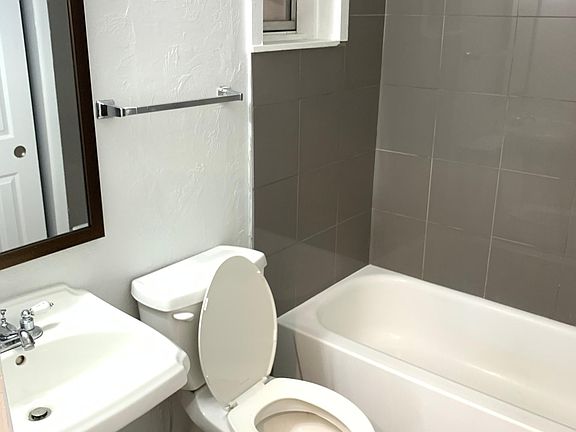 5th image of 116 18th Ave S #1