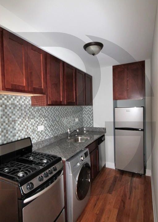 1st image of 550 W Arlington Pl #550301