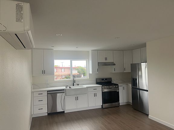 3rd image of 654 Forest Loop Dr #1/2