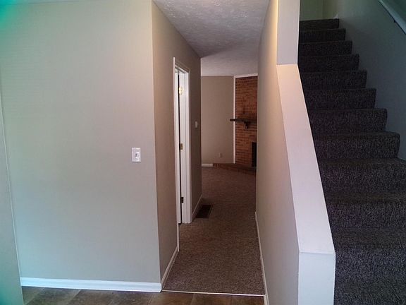 3rd image of 55 Ashwood Ct APT D