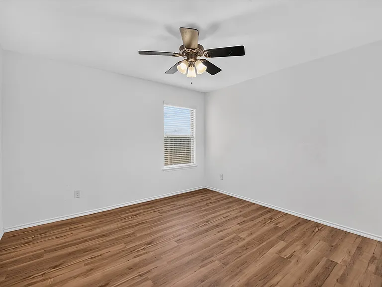 1304 Pampa Grass Dr — Photo 10
