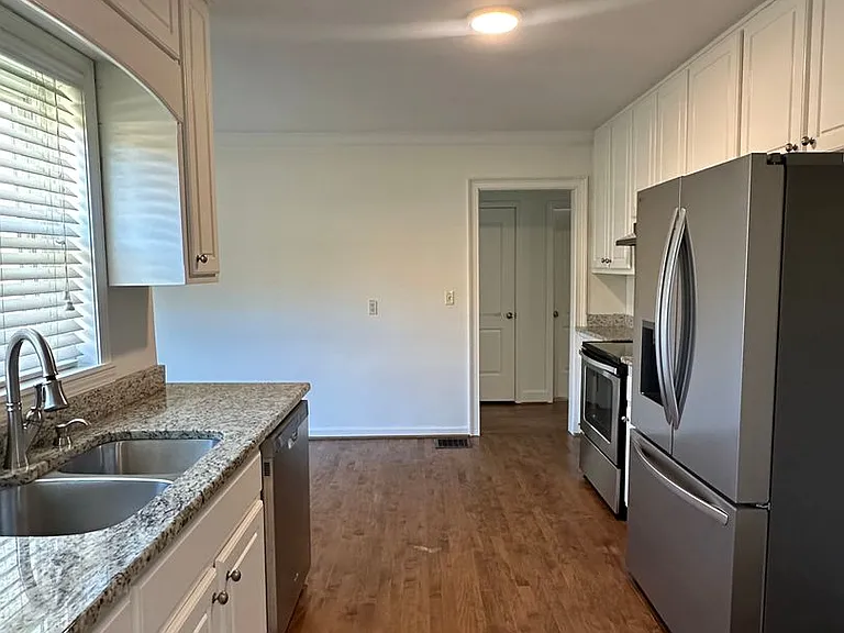 1015 Lanier Ave — Photo 5