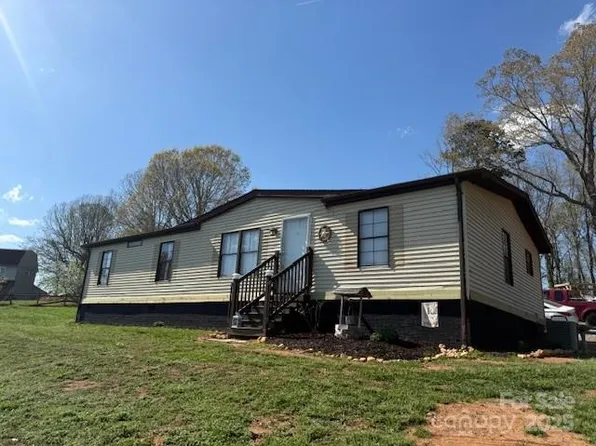 5061 Windy Woods Rd, Morganton, NC 28655