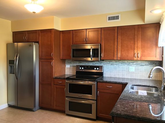5th image of 4126 Cove Ln Unit C