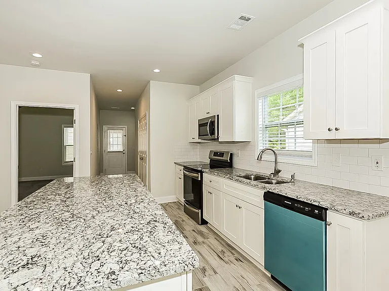 127 Hunts Mill Cir — Photo 6