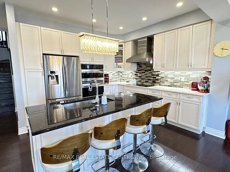 13 Alister Dr #MAIN UPPER — Photo 12