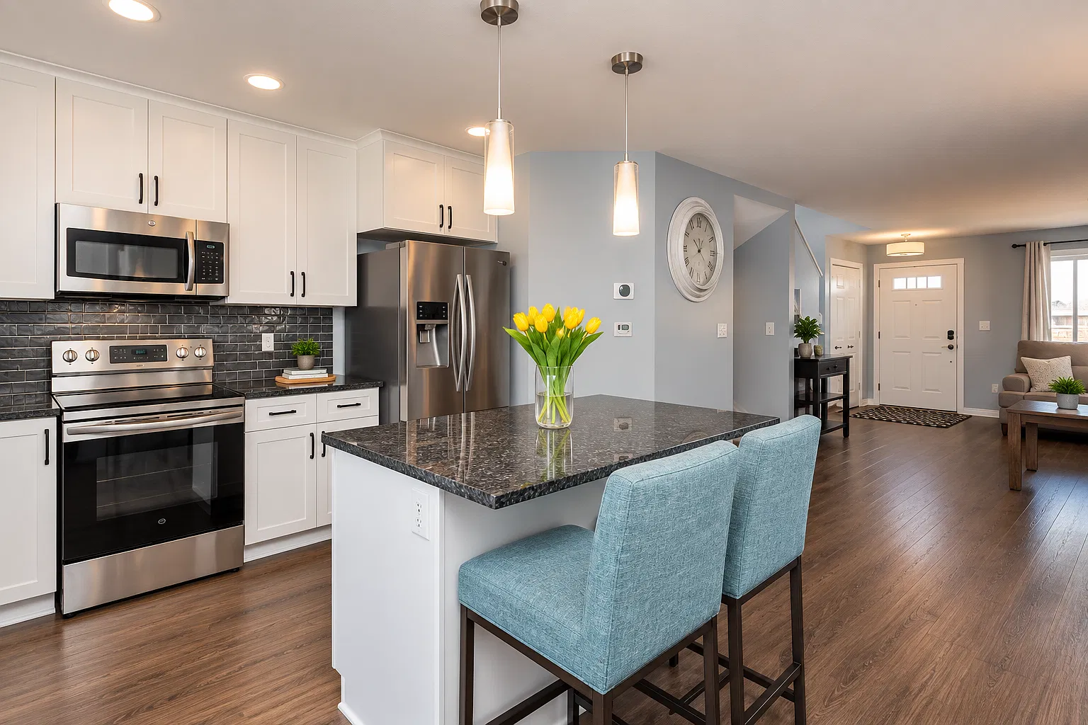 3 Bed 2.5 Bath for rent in Paisley — Photo 3