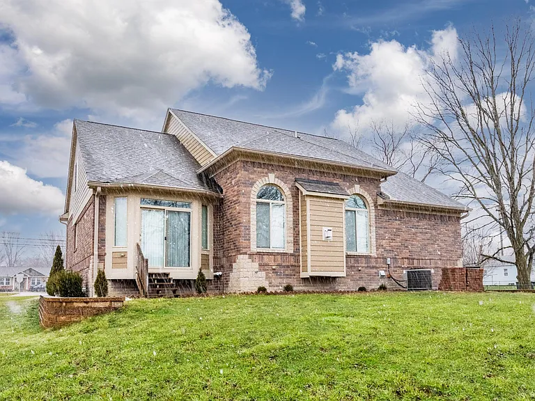 3352 Crooks Rd — Photo 35