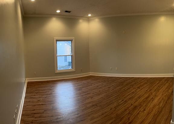 2nd image of 135 E Livingston Ave #135