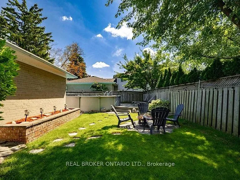 2 Core Cres — Photo 32