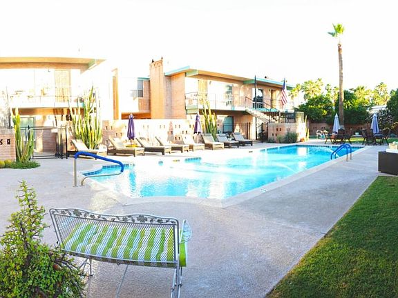 Pool & Courtyard