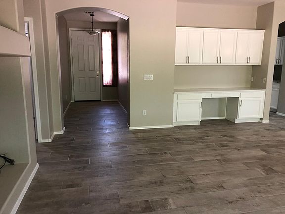 4th image of 1822 E Valencia Dr