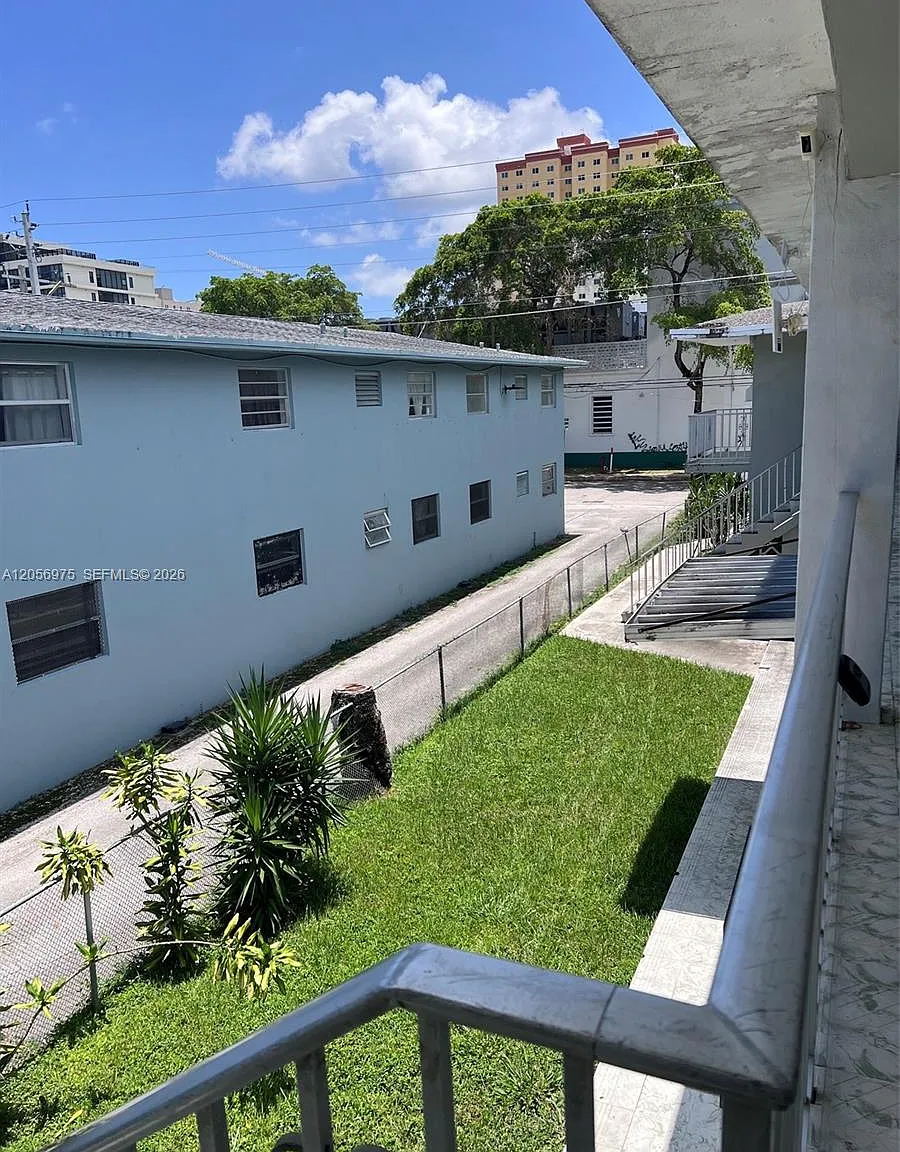2 bed, 1.0 bath, $1,600 — Photo 2