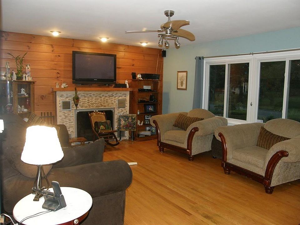 43 Mason Rd, Dudley, MA 01571 Zillow