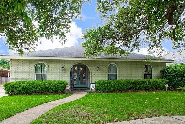 Update home in Metairie.  Great area with easy access to the interstate.