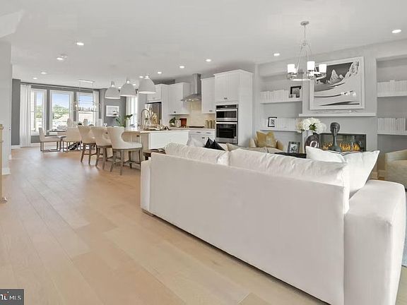 5th image of 1863 Oakview Crest Dr