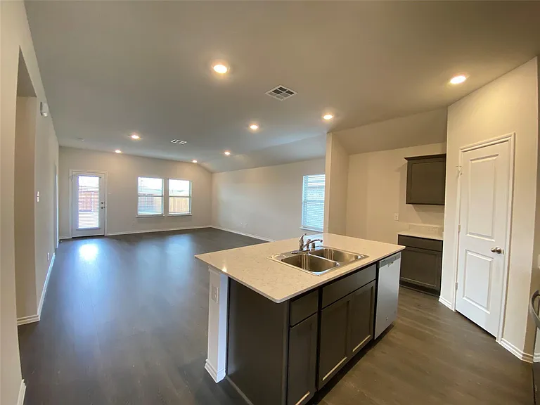 3126 Channing Dr — Photo 4