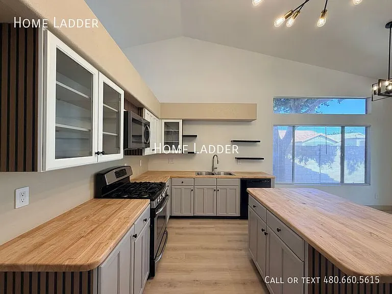 1336 E Tradewind Dr — Photo 5