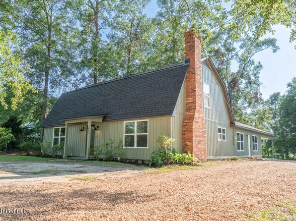 417 N Jackson St, Poplarville, MS 39470