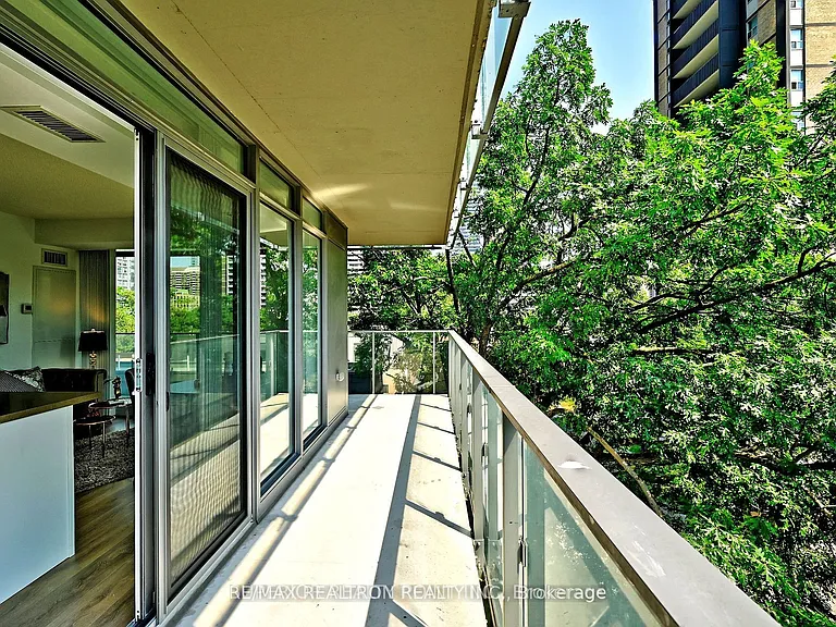 50 Wellesley St E #704 — Photo 16