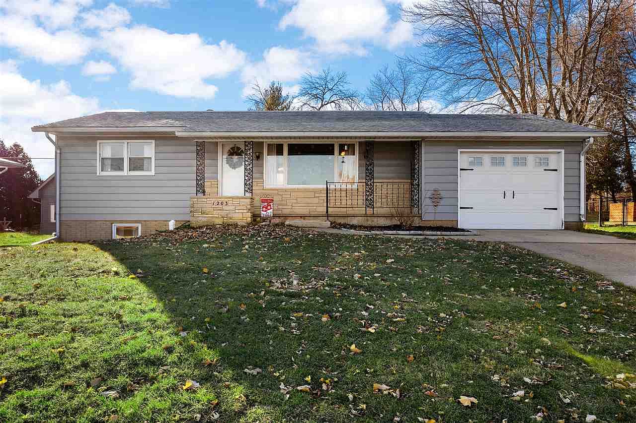 1203 E 2nd St, Anamosa, IA 52205 Zillow