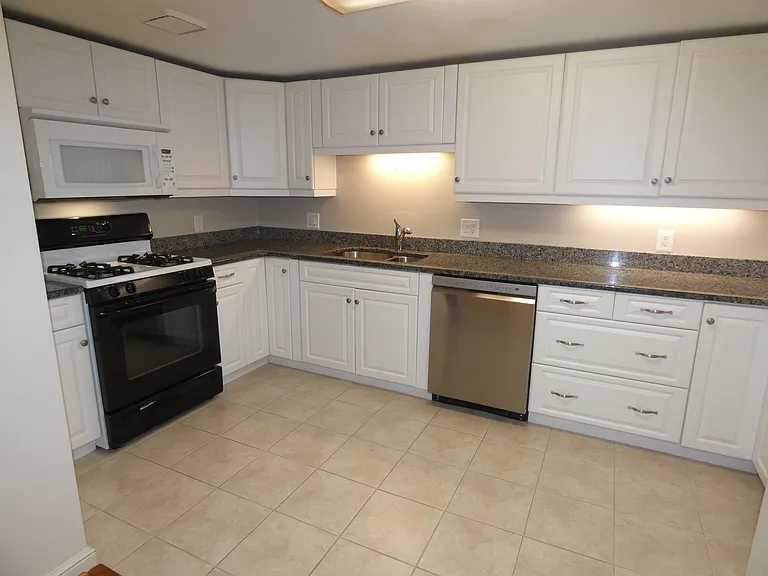 380 Place Ln #380 — Photo 6