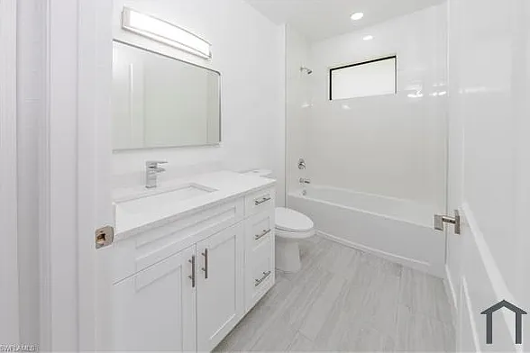 1137 Damen St E — Photo 17