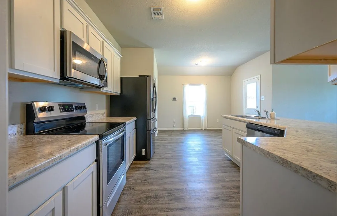 3 bed, 1364 sqft, $1,550 — Photo 2