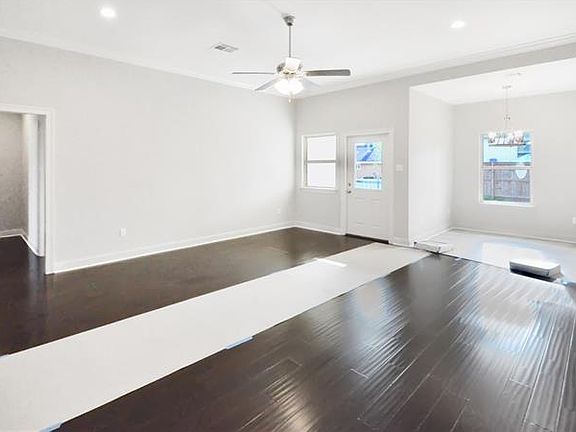 3rd image of 3013 Plaza Dr