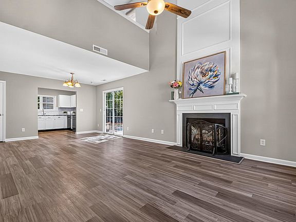 3rd image of 215 Windcap Dr