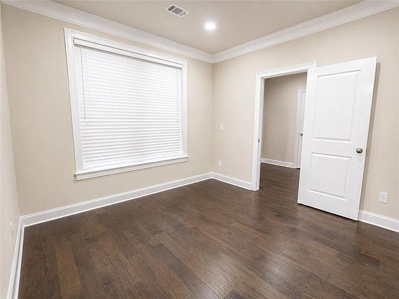5th image of 3353 Bridge Walk Dr