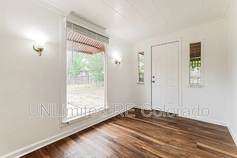 3 bed, 1.0 bath, 1053 sqft, $2,195 — Photo 4