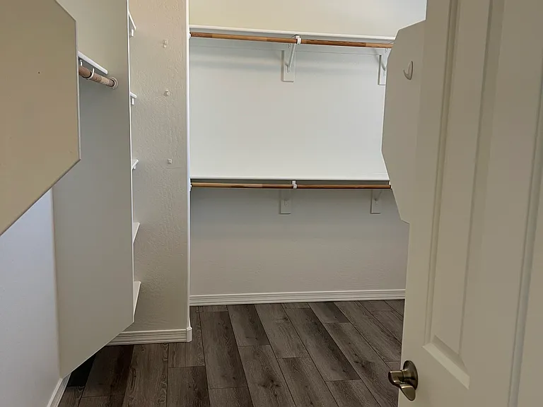 2901 E Iris Dr — Photo 40