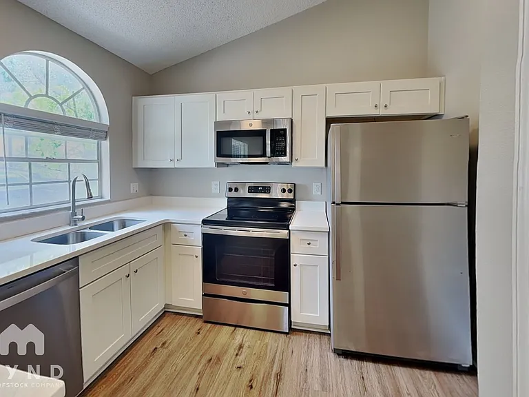 1729 Chatham Cir — Photo 1