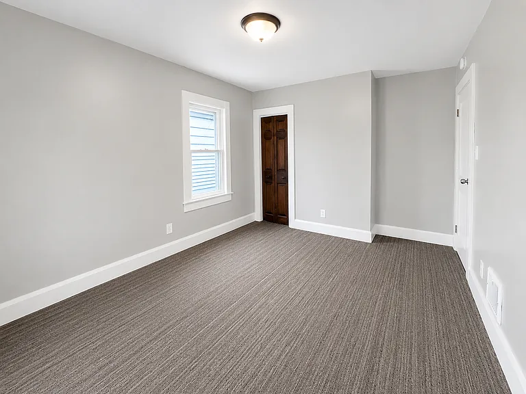 523 E Oakland St — Photo 12