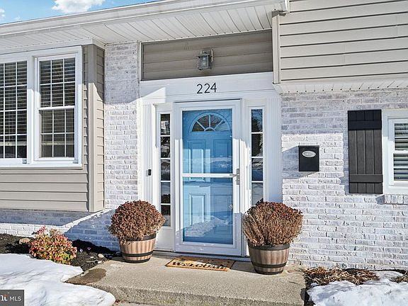 4th image of 224 Teal Ln
