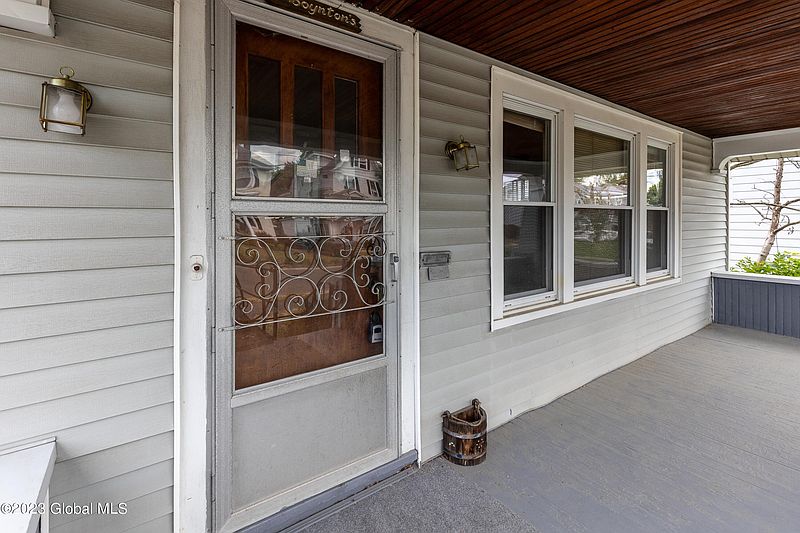 3rd image of 1122 Earl Avenue