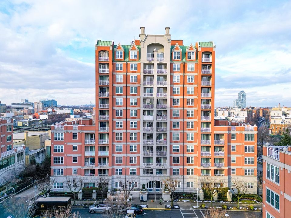 1st image of 40 Oceana Dr W #2