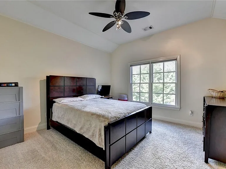 11037 Estates Cir — Photo 24