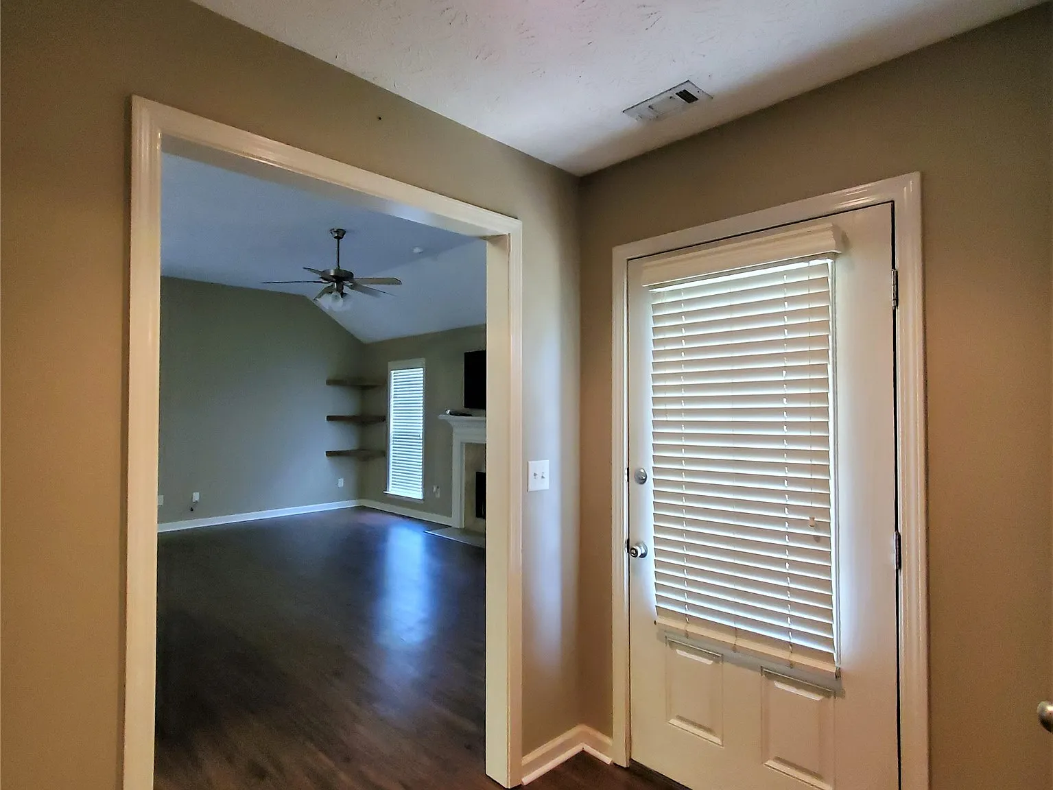 2 bed, 2.0 bath, 1354 sqft, $1,600 — Photo 3