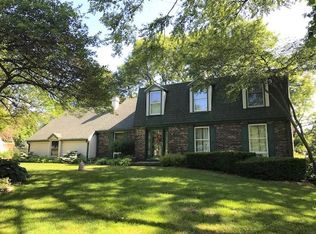 38W681 Arrowmaker Pass, Elgin, IL 60124